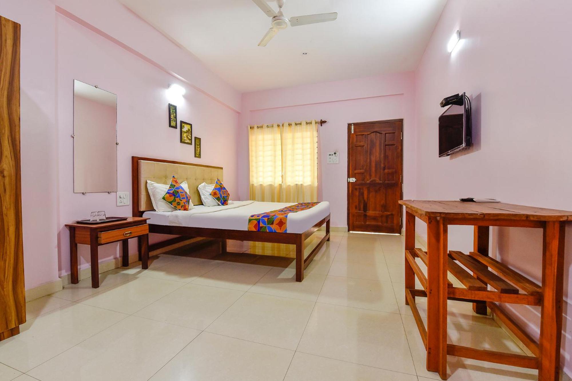 Fabexpress Morjim Paradise - Nr Morjim Beach المظهر الخارجي الصورة