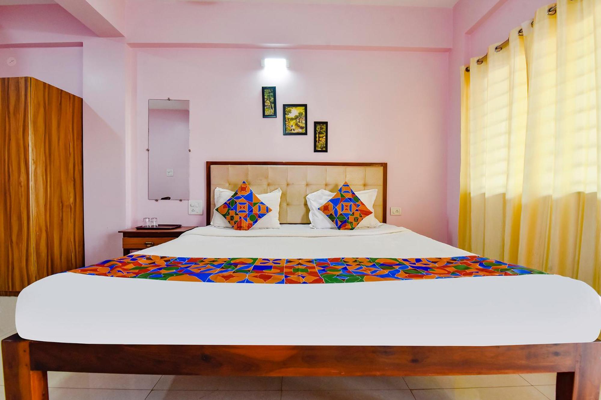 Fabexpress Morjim Paradise - Nr Morjim Beach المظهر الخارجي الصورة